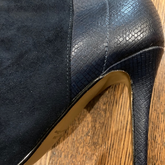 Alexis Hudson l Blue suede Booties l Size 5 - Picture 8 of 11